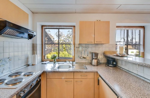 Garmisch-Partenkirchen Apartment | Katharinenhof Holiday Apartment "Kramer Groß" with Balcony, Mountain View & Wi-Fi