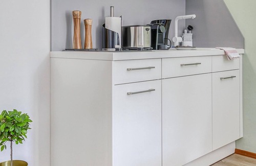 Munchen District Apartment | limehome Garching | Suite S + balcony