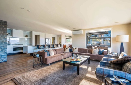 Fernhill Apartment | Lordens 1 | Lake Views, Hot Tub, A/C, Fireplace