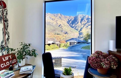 Arthur's Point Apartment | Modern Alpine Retreat with Private Sauna