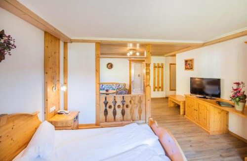 Holzgau Hotel | Panorama-Hotel Winklerhof
