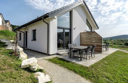 Mistelgau House | Panoramabungalow Galerie WD 02B - Panoramabungalow (Gal) in the holiday village at the Therme Obernsees