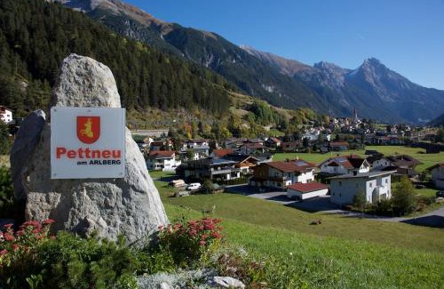 Pettneu am Arlberg Hotel | Pension Angelika