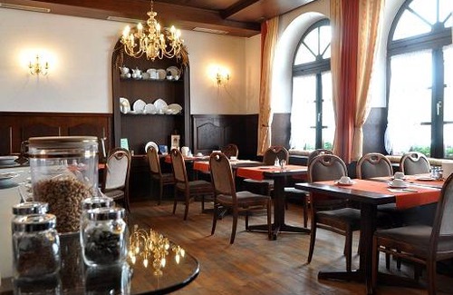 Neustadt an der Waldnaab Resort | Private room ∙ 3 guests