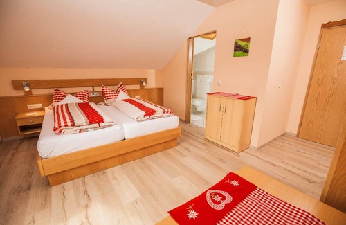 Neukirchen Beim Heiligen Blut Resort | Private room ∙ 1 bedroom ∙ 2 guests
