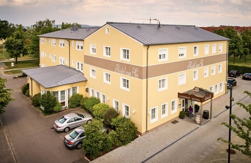Neutraubling Resort | Private room ∙ 1 bedroom ∙ 2 guests