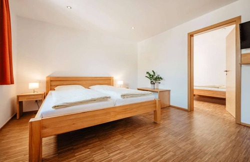 Regenstauf Resort | Private room ∙ 2 bedrooms ∙ 3 guests