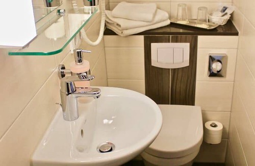 Vohenstrauss Resort | Private room ∙ 3 guests