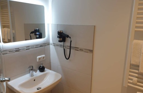 Hofkirchen Resort | Private room ∙ 3 guests
