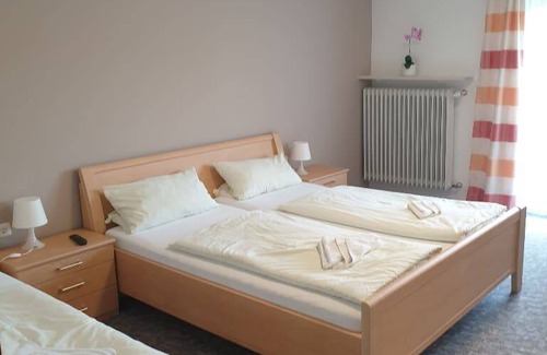 Hofkirchen Resort | Private room ∙ 3 guests