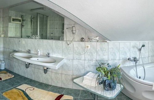 Kreuzwertheim Resort | Private room ∙ 4 guests