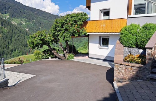 Landeck Apartment | Ruhige Ferienwohnung in den Tiroler Bergen