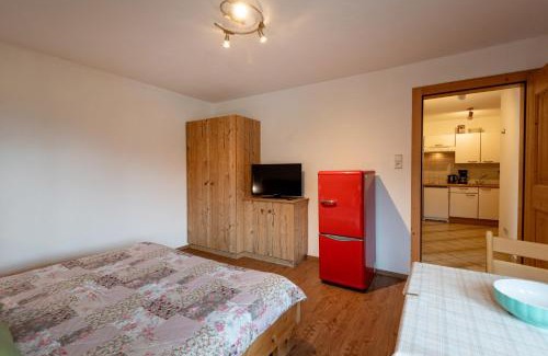 Kapfing Apartment | "Schmeisshof "Ferienwohnungen Taxacher Johann und Renate