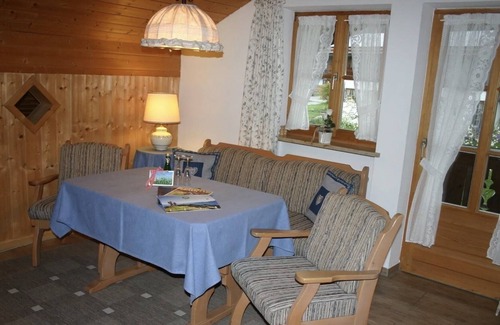 Fischbachau Apartment | "Schwalbennest" apartment with mountain view, balcony & Wi-Fi