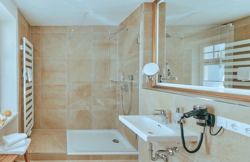 Abensberg Other | Shared room ∙ 2 bedrooms ∙ 6 guests