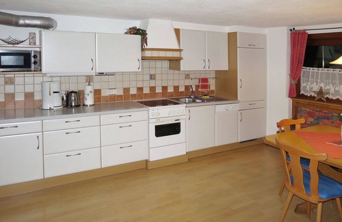 Distelberg House | Stunning private villa for 8 guests with WIFI, pool, TV and patio