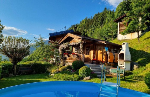 Distelberg House | Stunning private villa for 8 guests with WIFI, pool, TV and patio
