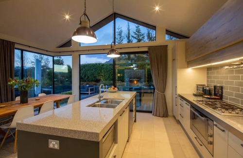 Kawarau Falls Villa | Sun Peaks Villa | Outdoor fireplace & hot tub | 2 mins to Jack`s Point golf