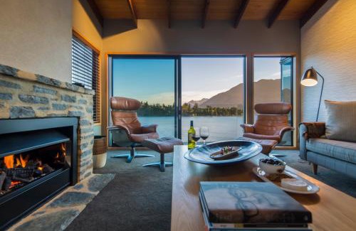 Queenstown House | The Bay House - central and lakefront