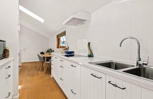 Lake Hayes Apartment | The Sicilian Loft | Modern | Close to Wineries