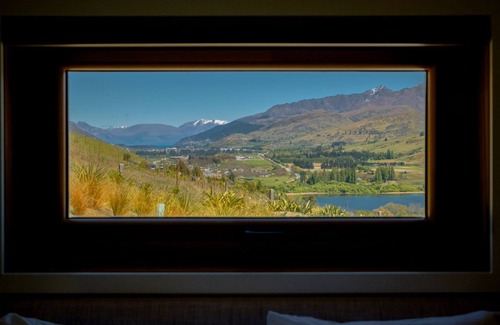 Lake Hayes Apartment | The Sicilian Loft | Modern | Close to Wineries