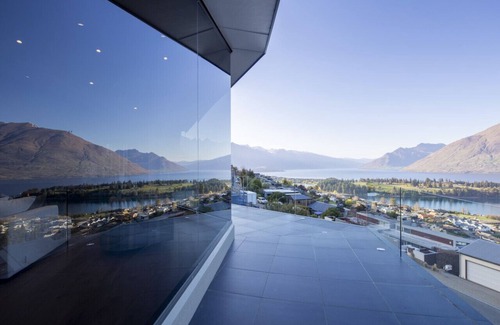 Queenstown House | Ti Tihi - Overlooking Queenstown and Lake Wakatipu