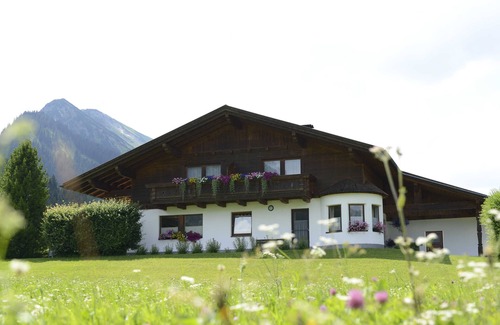 Tannheim Apartment | Vacation apartment 2 - House Zobl Irene