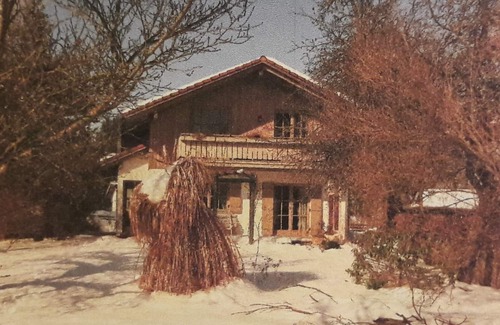 Grassau Apartment | Vacation home 126 sqm, for 2-8 persons, Swedish stove, balcony and large terrace. Garden