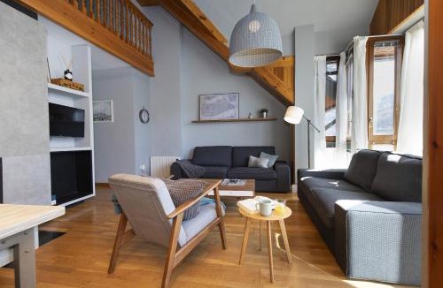Panticosa Apartment | Ático de Pao by BeValle