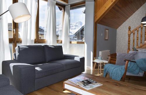 Panticosa Apartment | Ático de Pao by BeValle