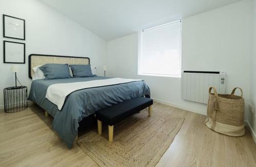 Lugo Apartment | Ático Isabel, diseño y calidez junto a la Muralla Romana