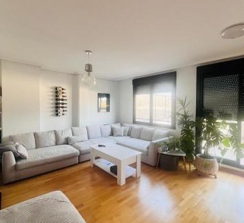 Logrono Apartment | Ático La Puerta de Logroño, con terraza y piscina!