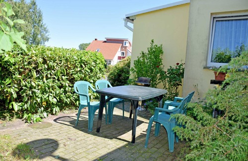 Thiessow Apartment | 02 Apartment port side with terrace - Apartments in house Friedenswinkel