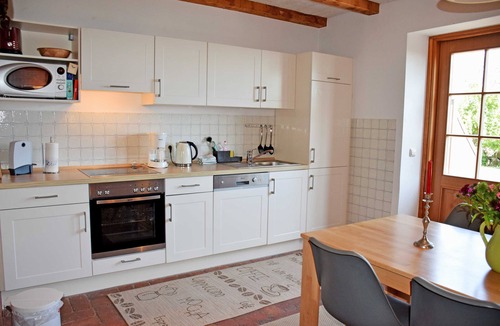 Alt Reddevitz Cottage | 02 Holiday apartment with lake view - Holiday apartments on the Reddevitzer Hövt