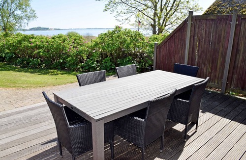Alt Reddevitz Cottage | 02 Holiday apartment with lake view - Holiday apartments on the Reddevitzer Hövt