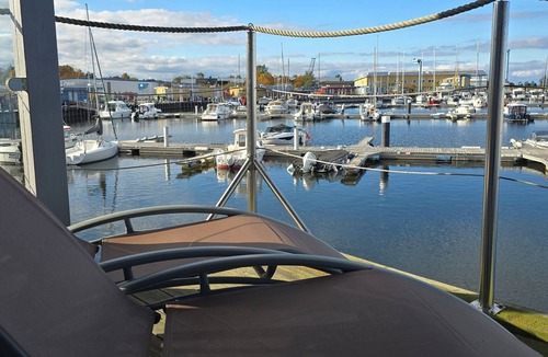 Kroeslin Boat Rental | 05. floating houses (75 m²) SteelVoll with infrared sauna - Floating House