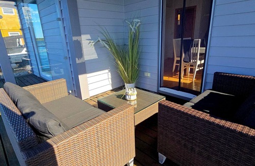 Kroeslin Boat Rental | 05. floating houses (75 m²) SteelVoll with infrared sauna - Floating House