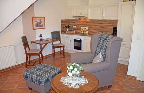 Alt Reddevitz Cottage | 07 Vacation apartment - Karolas Landhus under the thatched roof