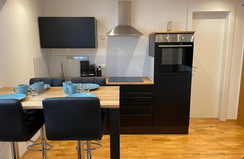 Flintsbach A. Inn Apartment | 1,5 rooms, top equipped, 4 pers, basement, parking lot, self check-in