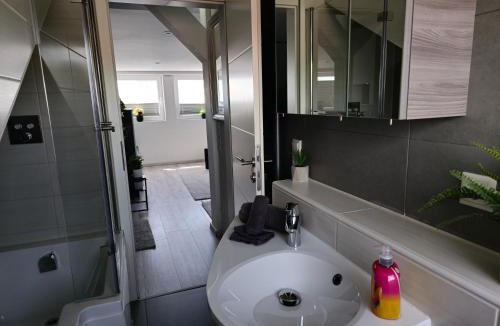 Munchen District Apartment | 1,5 Zimmer Ferienwohnung Apartment in ruhiger Lage stadtnah Neu in Brunnthal