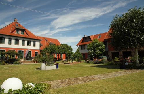 Liepe Apartment | 1 cheese dairy 5 stars - Ferienwohnanlage "Alte Molkerei" 5 stars