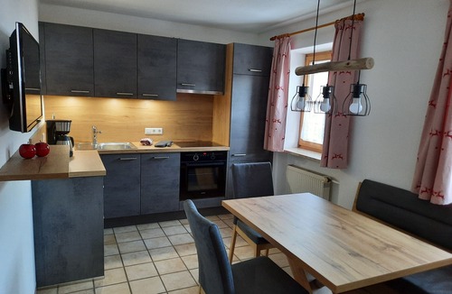 Reit im Winkl Apartment | 1) Drei-Raum-Ferienwohnung 52qm, bis zu 5 Personen, Dusche/WC, 2 Extra-Schlafzimmer, Küche, Balkon