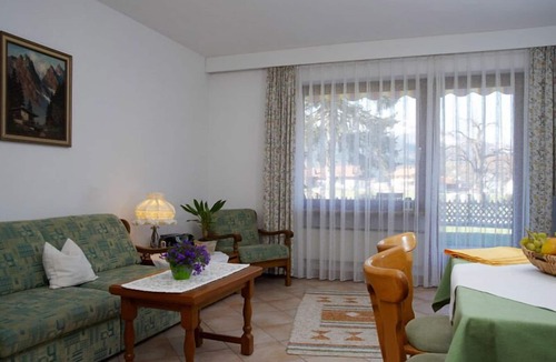 Reit im Winkl Apartment | (1) Three-room vacation apartment 65 sqm, bathroom/WC, extra bedroom, kitchen, terrace