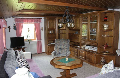 Teisendorf Apartment | 100 m² Apartment ∙ 2 bedrooms ∙ 5 guests