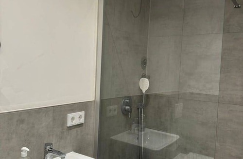 Neuperlach Resort | 100 m² Private room ∙ 1 bedroom ∙ 1 guest