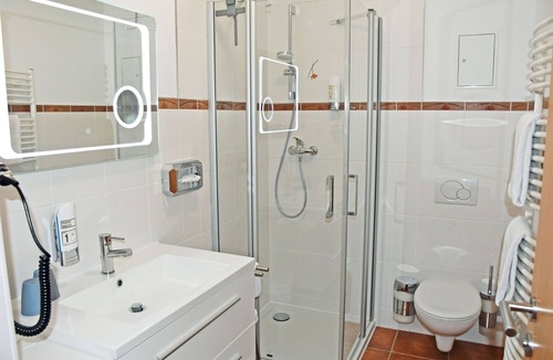 Gohren Hotel | 101 Doppelzimmer mit Balkon - Hotel Sonnenklahr mit Pool
