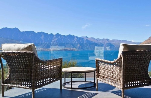 Fernhill House | 11 Aspen Grove by MajorDomo - Luxury Lake View Villa