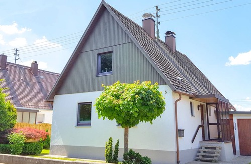 Guenzburg House | 110 m² House ∙ 2 bedrooms ∙ 6 guests