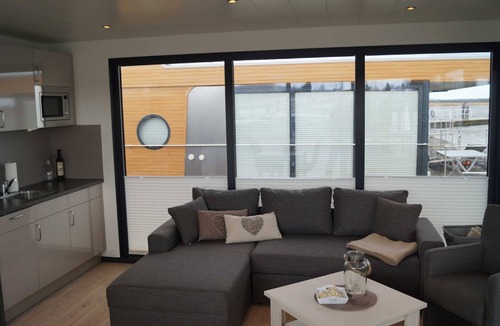 Kroeslin Boat Rental | 12. Hausboot Float & Load I 50 m² - Hausboot Float & Load I