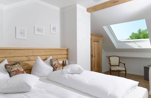 Breitbrunn a. Chiemsee Apartment | 128 m² Apartment ∙ 4 bedrooms ∙ 8 guests